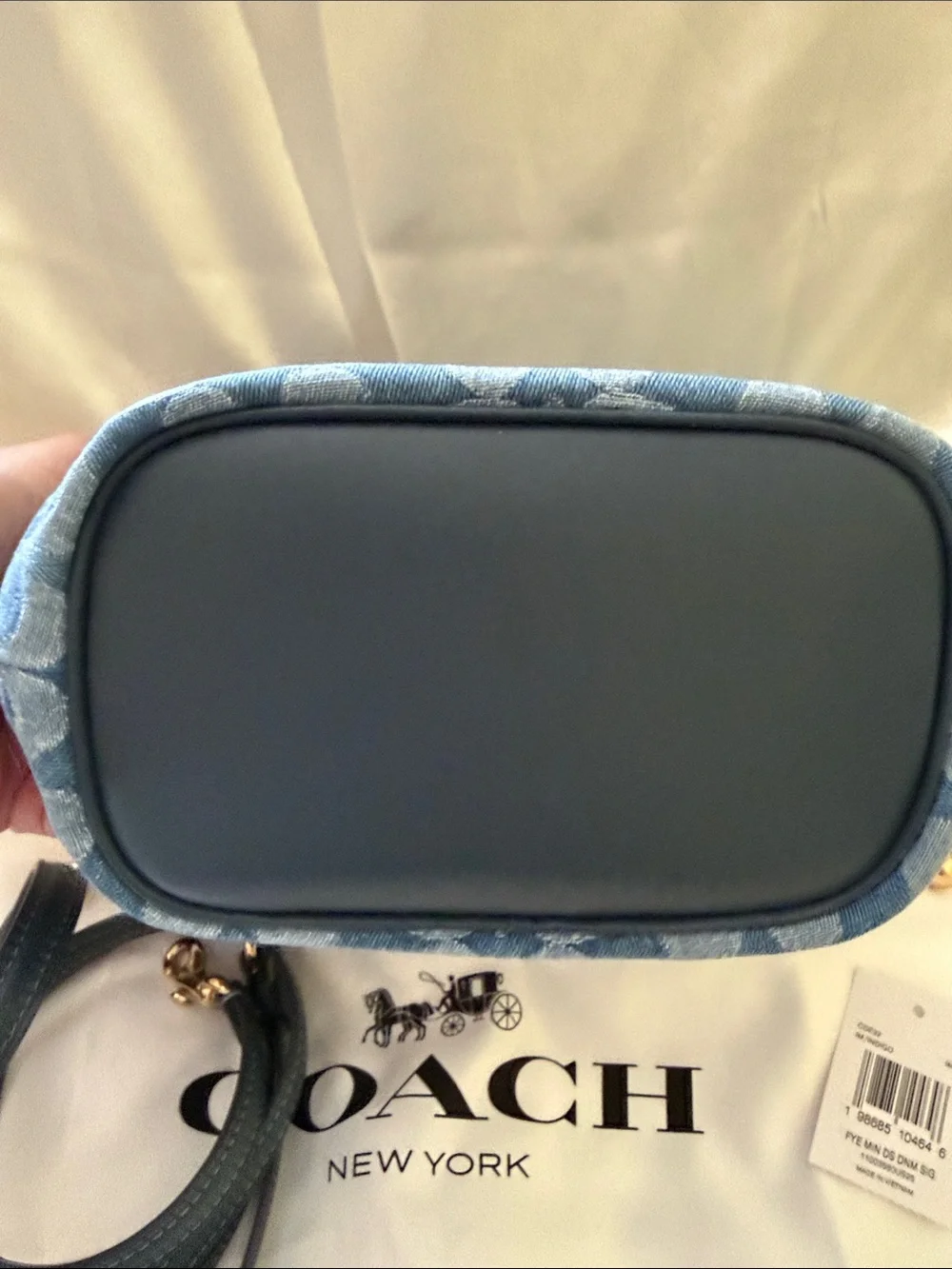 🩵Coach NWT Blue Denim Signature Drawstring Mini Faye Crossbody with Gold Chain - Picture 6 of 11